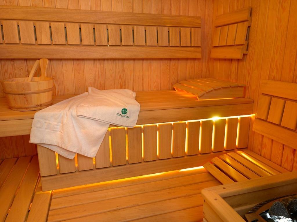 Aura - Hotel & Restaurant & Sauna Zielona Góra Dış mekan fotoğraf